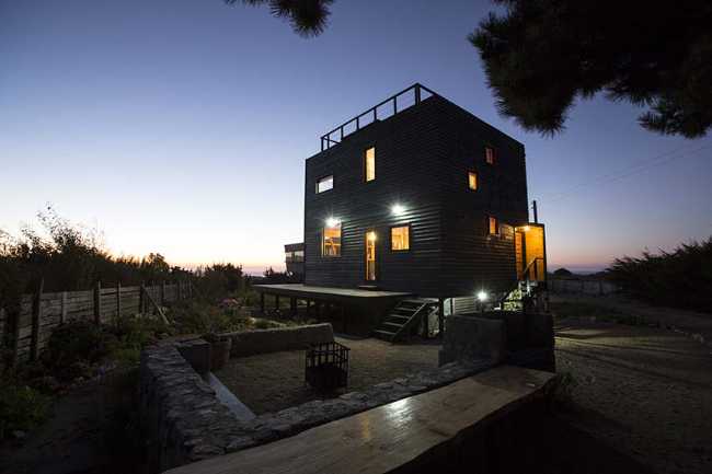 Energy-efficient Cube House integrated with nature