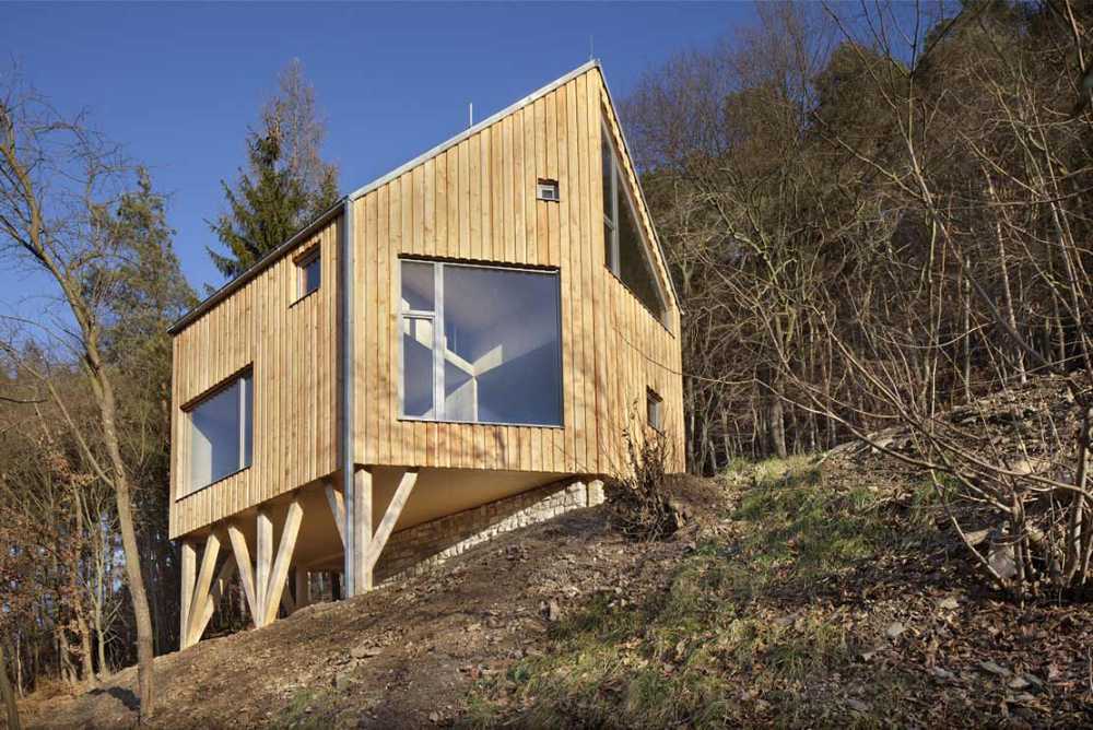 Una casa minimalista en el corazón de Křivoklátsko.