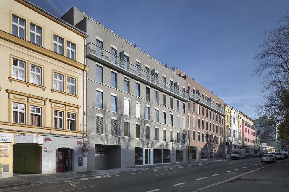 Edificio residencial Koněvova entre atmósferas bohemias y contemporáneas