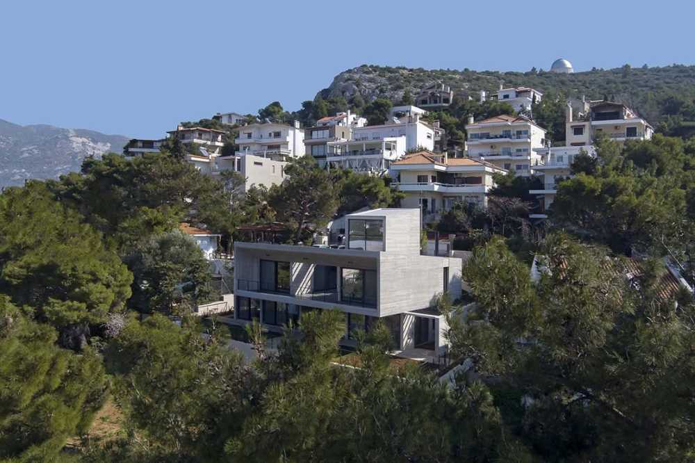 A concrete prism captures the panorama. Villa PNOES in Penteli