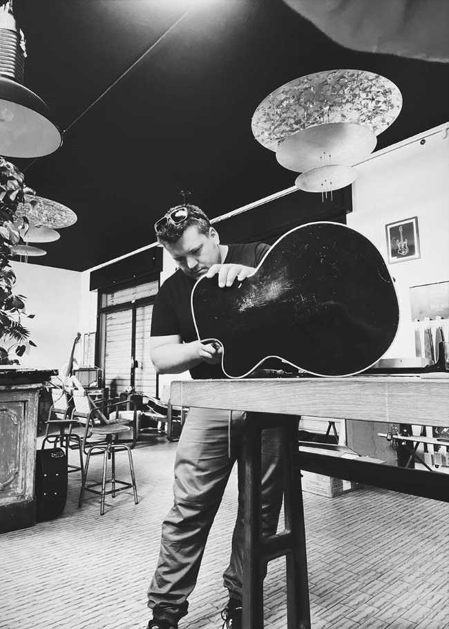 Diego Suzzi Violin Making: the manual art of bringing old musical instruments back to life