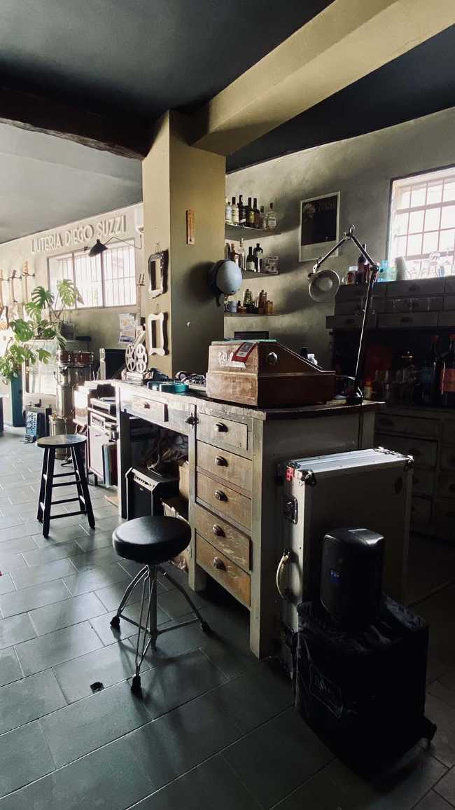 Diego Suzzi Violin Making: the manual art of bringing old musical instruments back to life