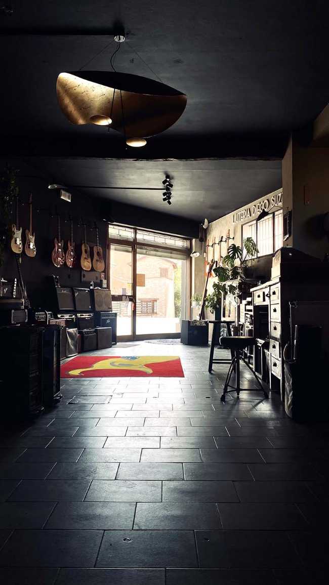 Diego Suzzi Violin Making: the manual art of bringing old musical instruments back to life