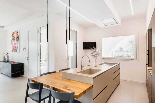 Dance of white volumes and interlocking game for Villa L2A