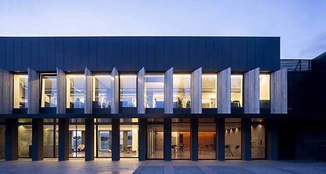 Headquarters Capua1880: landmark of a regenerative transformation
