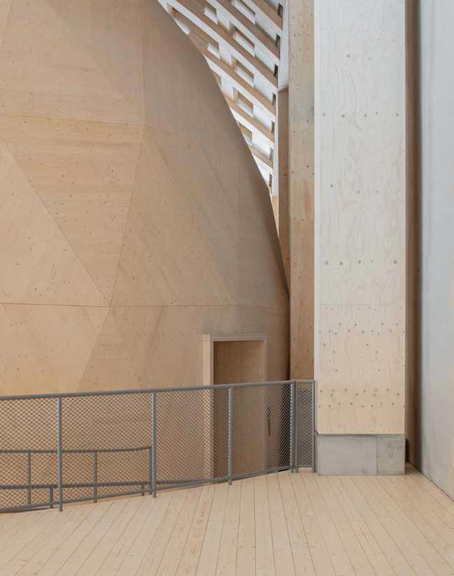 Use of unexplored properties of materials. Wisdome Stockholm Museum