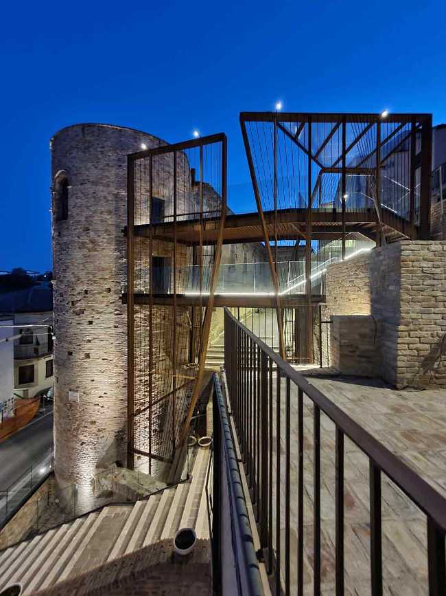 Puerta de Gabella: la restauración arquitectónica que cose el tiempo.