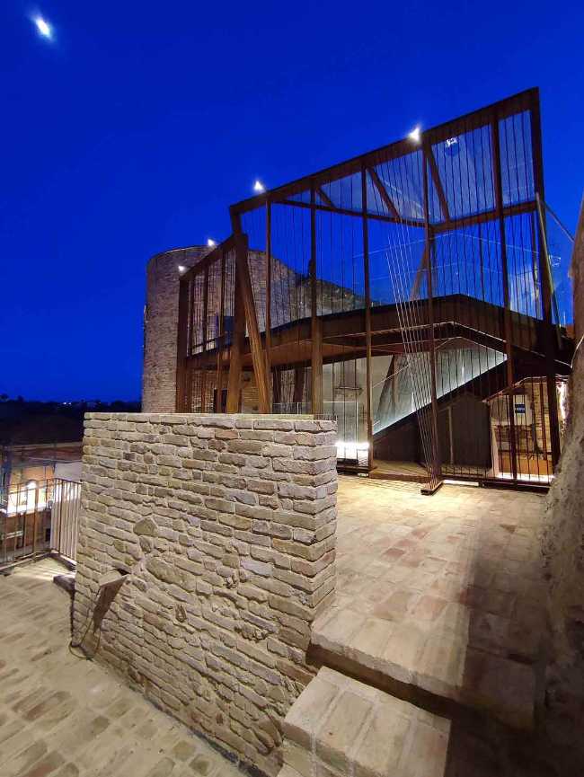 Puerta de Gabella: la restauración arquitectónica que cose el tiempo.