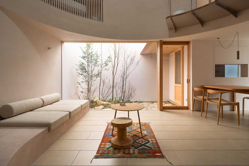 Casa en Shukugawa: intimidad y naturaleza en un refugio urbano