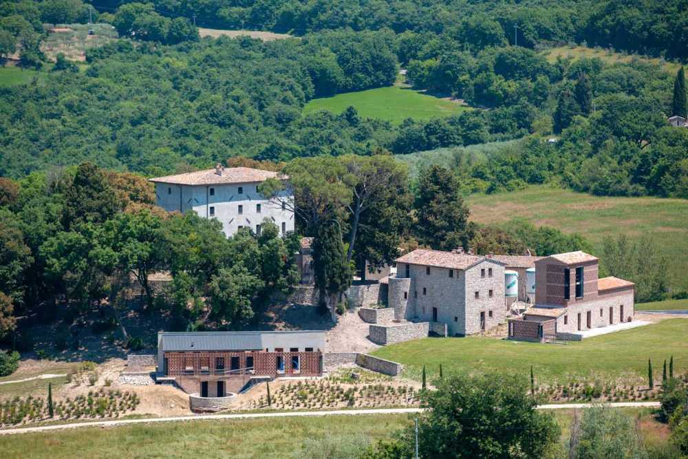 Complesso residenziale ad Asproli | il borgo tra storia e modernità