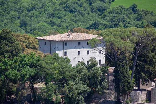 Complesso residenziale ad Asproli | il borgo tra storia e modernità