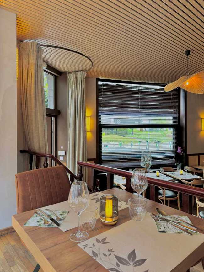 Siamese Moon Restaurant: Thai and minimalist atmospheres