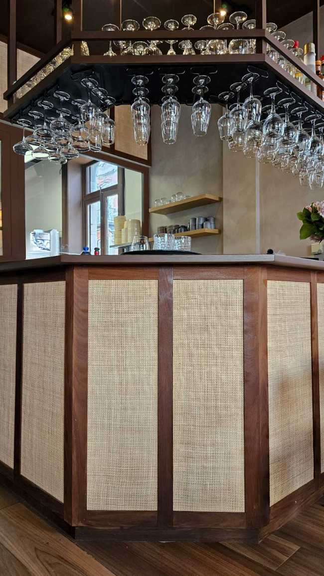 Siamese Moon Restaurant: Thai and minimalist atmospheres