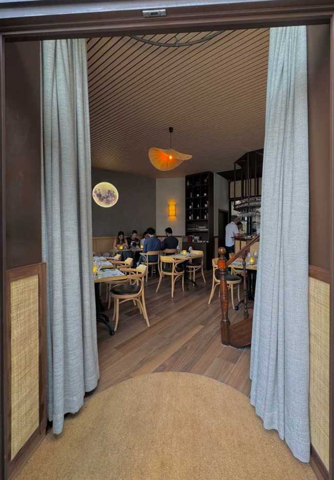 Siamese Moon Restaurant: Thai and minimalist atmospheres