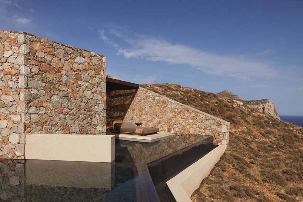 Gundari Resort: minimal volumes and luxury of time in the Greek islands