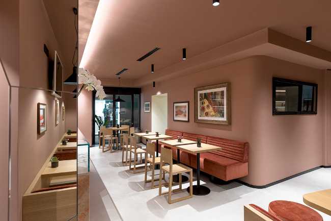 Color and art for the new ice cream parlor La Fragola in Sondrio