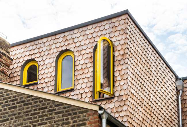 Detail of windows in the upper area