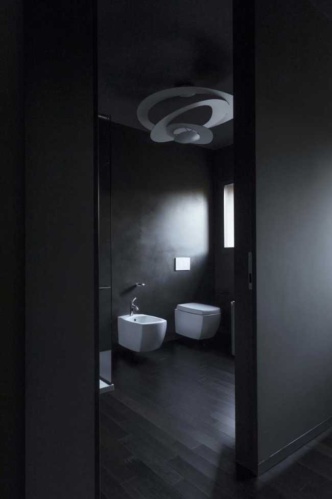 The wood floor continues in the bathroom