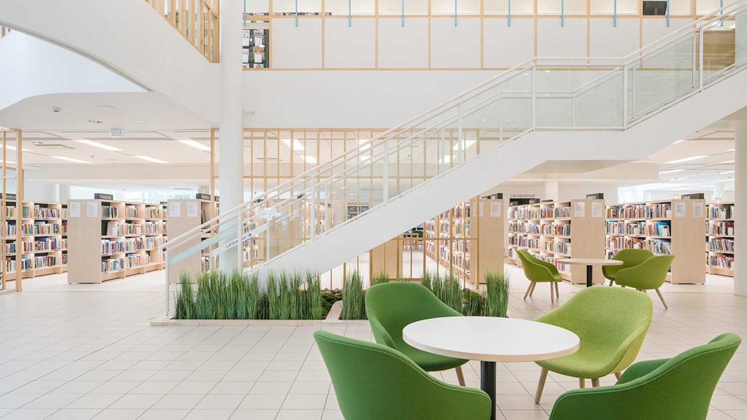 biblioteca interni in legno