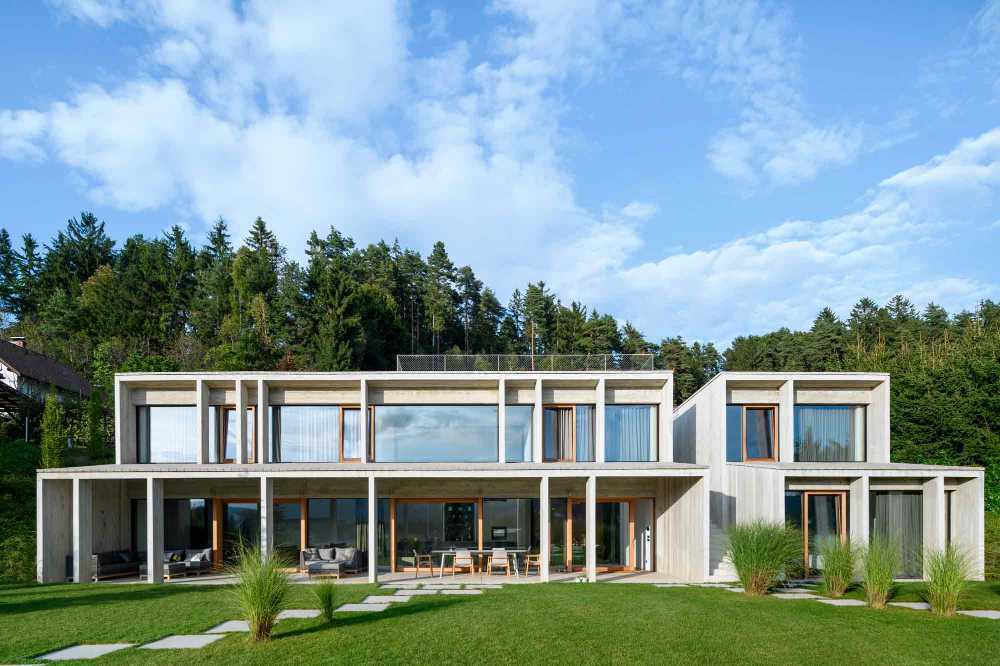 Stanetova House, the architectural project that integrates the hillside slope