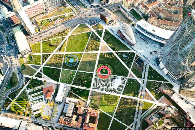 The tree park is a connection between the various areas of the new urbanization