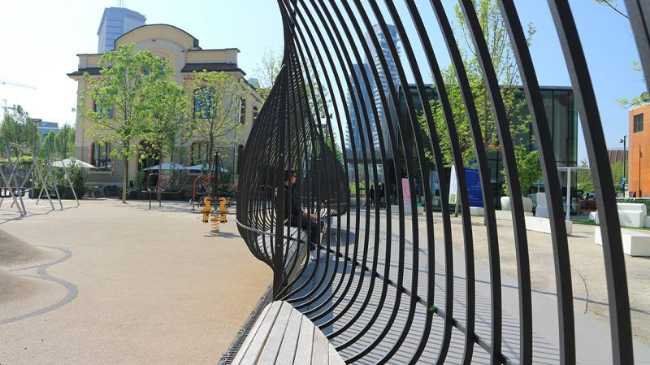 The railings create sessions