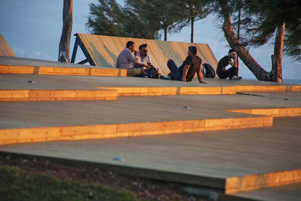 Bostanli Sunset Lounge Foot Bridge by Studio Evren Basbug