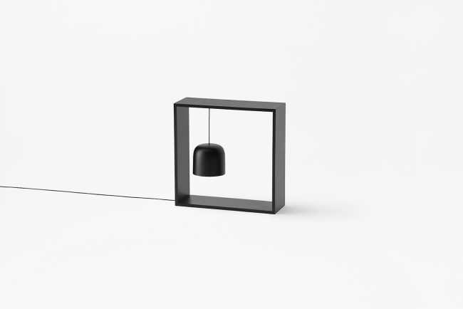 Magnetic frame with lamp