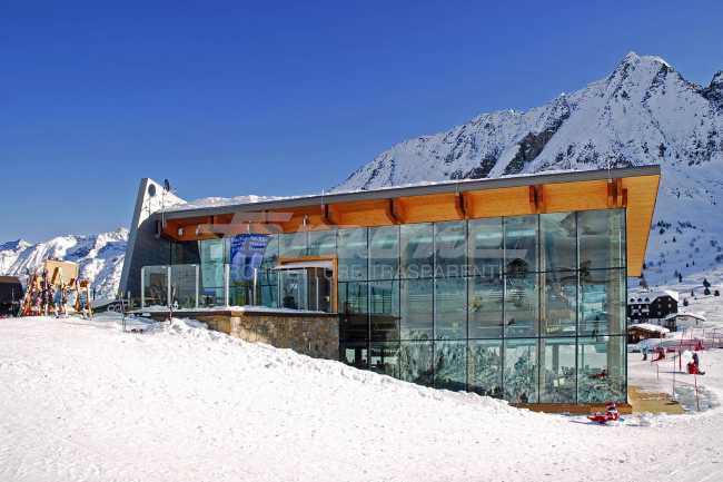 Transparent shelter