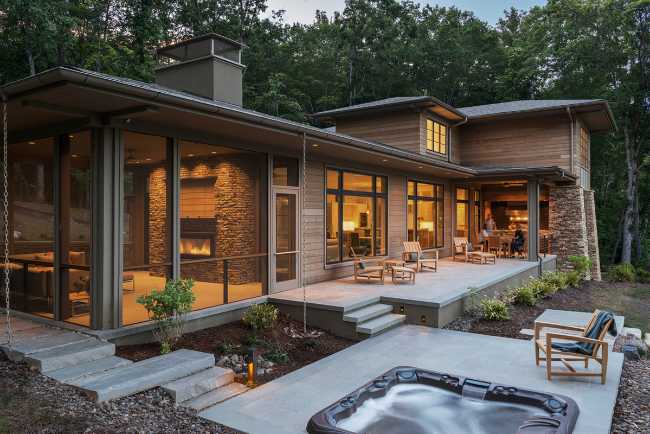 Residence in stone, glass and wood