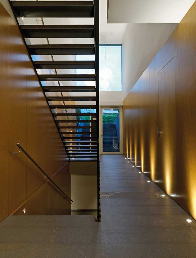 Internal staircase of the condominium