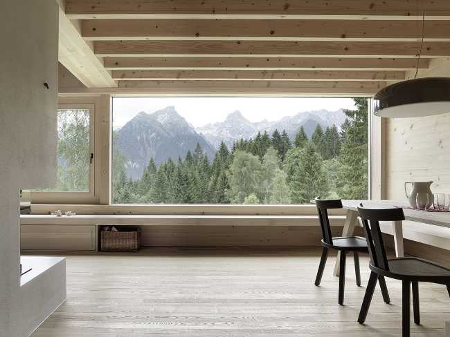 Window on the panorama