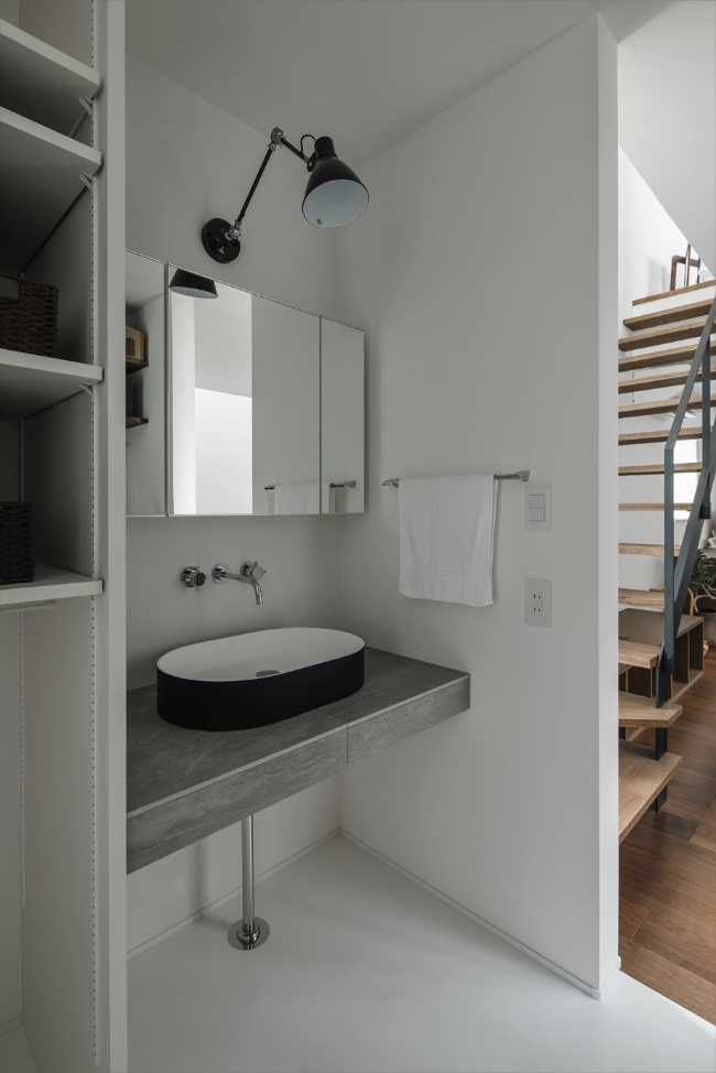 Bathroom sink