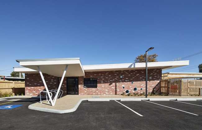 Contemporary structure to welcome children