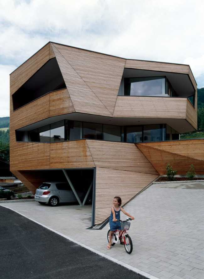 Wooden villa with broken lines