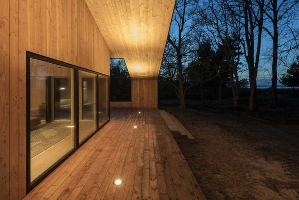 Contemporary and traditional shapes for a wooden house