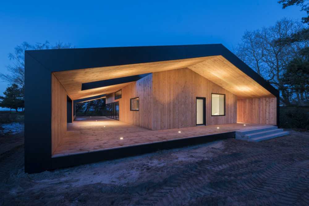 Contemporary and traditional shapes for a wooden house