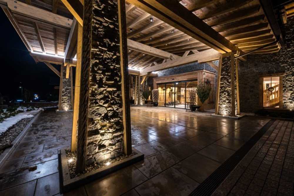 Recovery and restyling of a luxury resort in the Alps