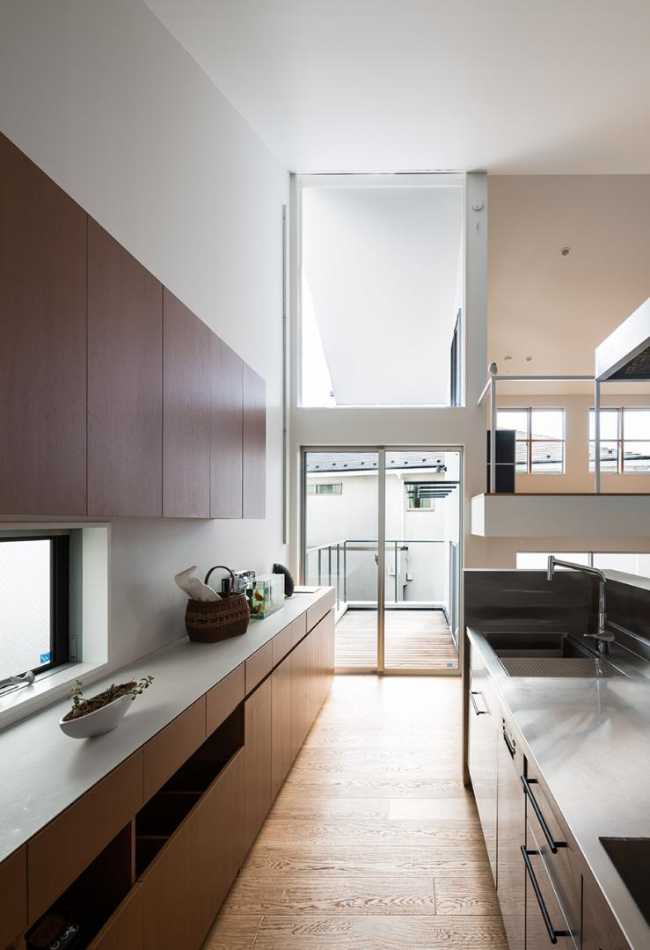 Kitchen with window on the axis