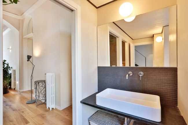 Historic apartment bathroom