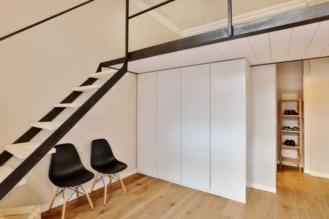 Mezzanine and staircase in black metal