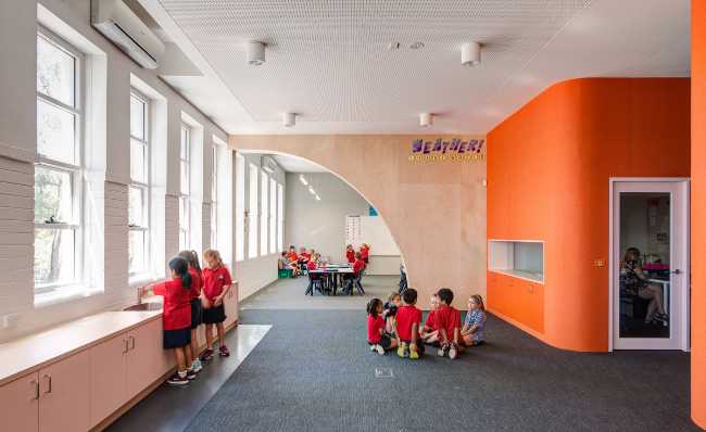 Primary school and colored circular shapes