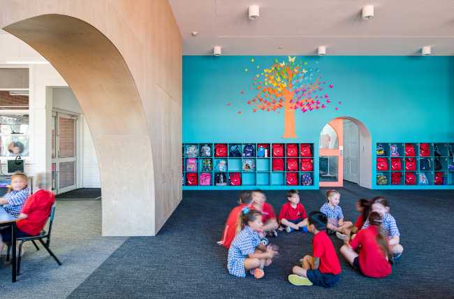 Colored play rooms for a primary school