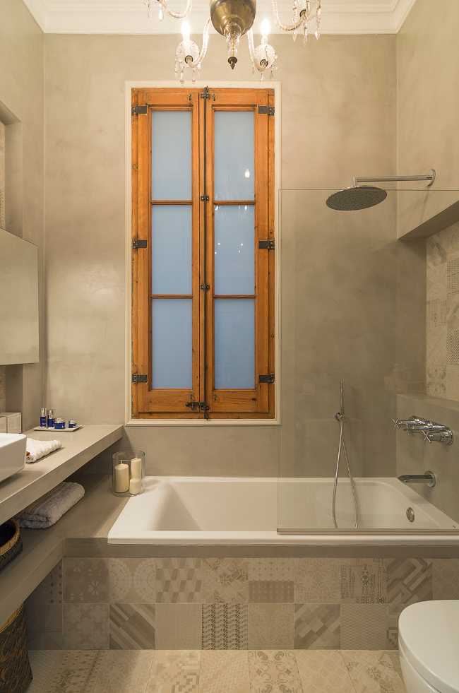 bathroom with drawn tiles