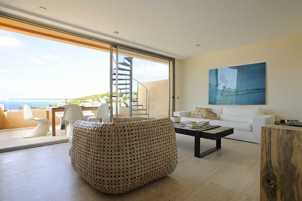 Large window of a house open to the landscape and the sea