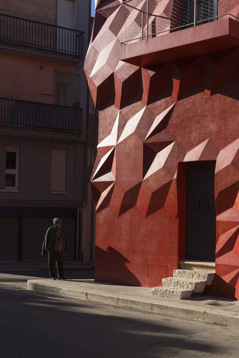 modernist facade urban insertion