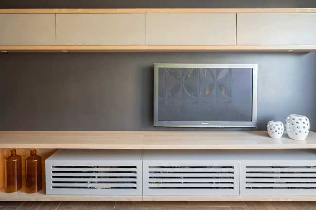 Television set