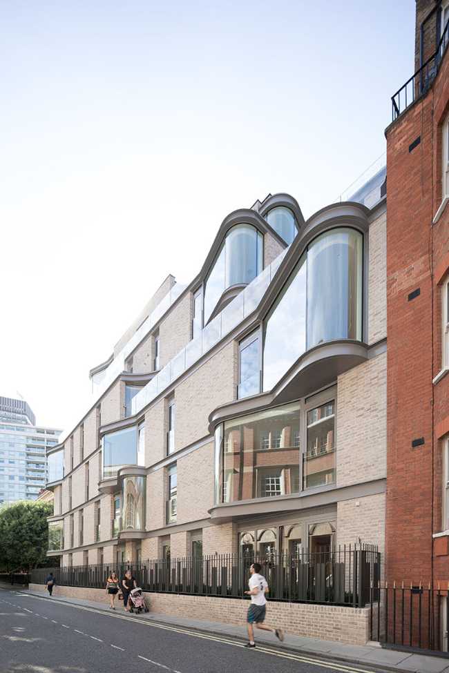Reinterpretation of bow windows