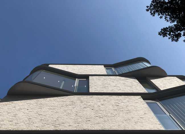 bow window facade