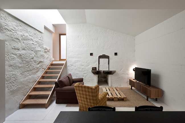 Ancient bakery transformed into a residence, João's House in Porto